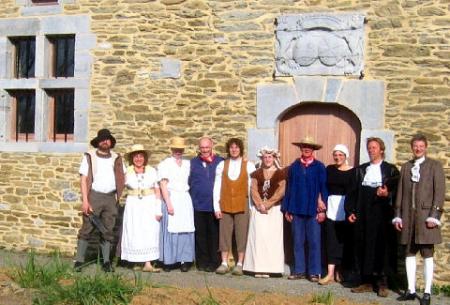 Les participants au rallye Généalogique de Hosdent à Fallais.