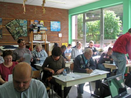 Cours de paléographie à l'école Huy Sud.