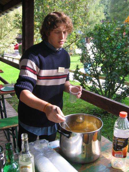 Nicolas BLERET sert l'apéritif