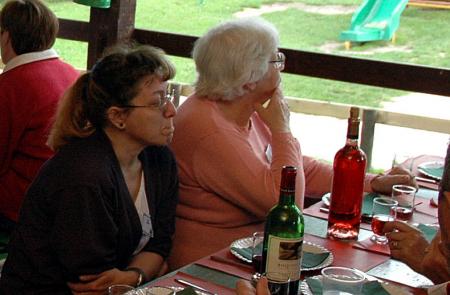 Brigitte JASPART et Paulette URGELES (qui tourne la tête)